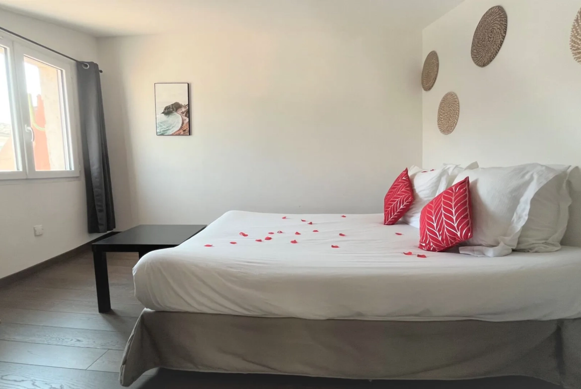 Appartement duplex T2 en centre-ville d'Apt, rénové et lumineux 