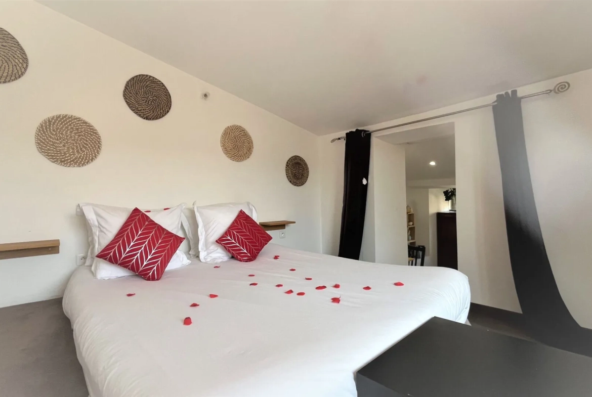 Appartement duplex T2 en centre-ville d'Apt, rénové et lumineux 