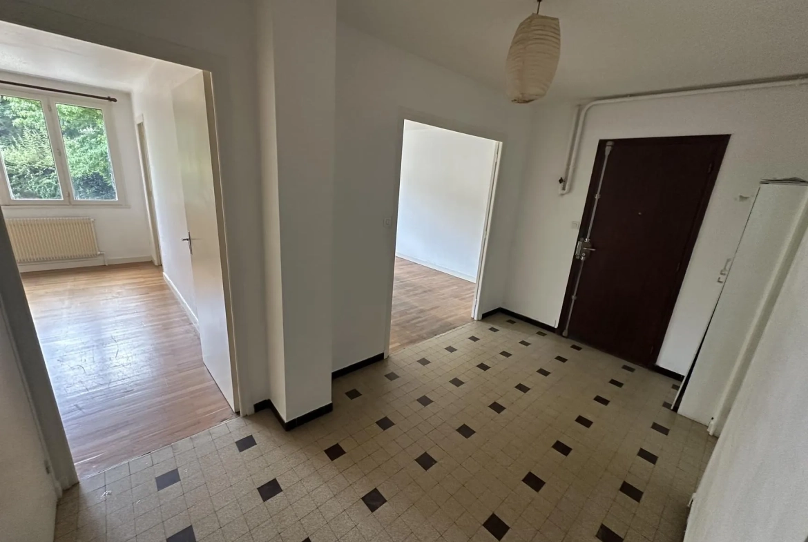 Appartement 3 pièces à Grenoble – 72 m² avec chauffage gaz, résidence au rez-de-chaussée 