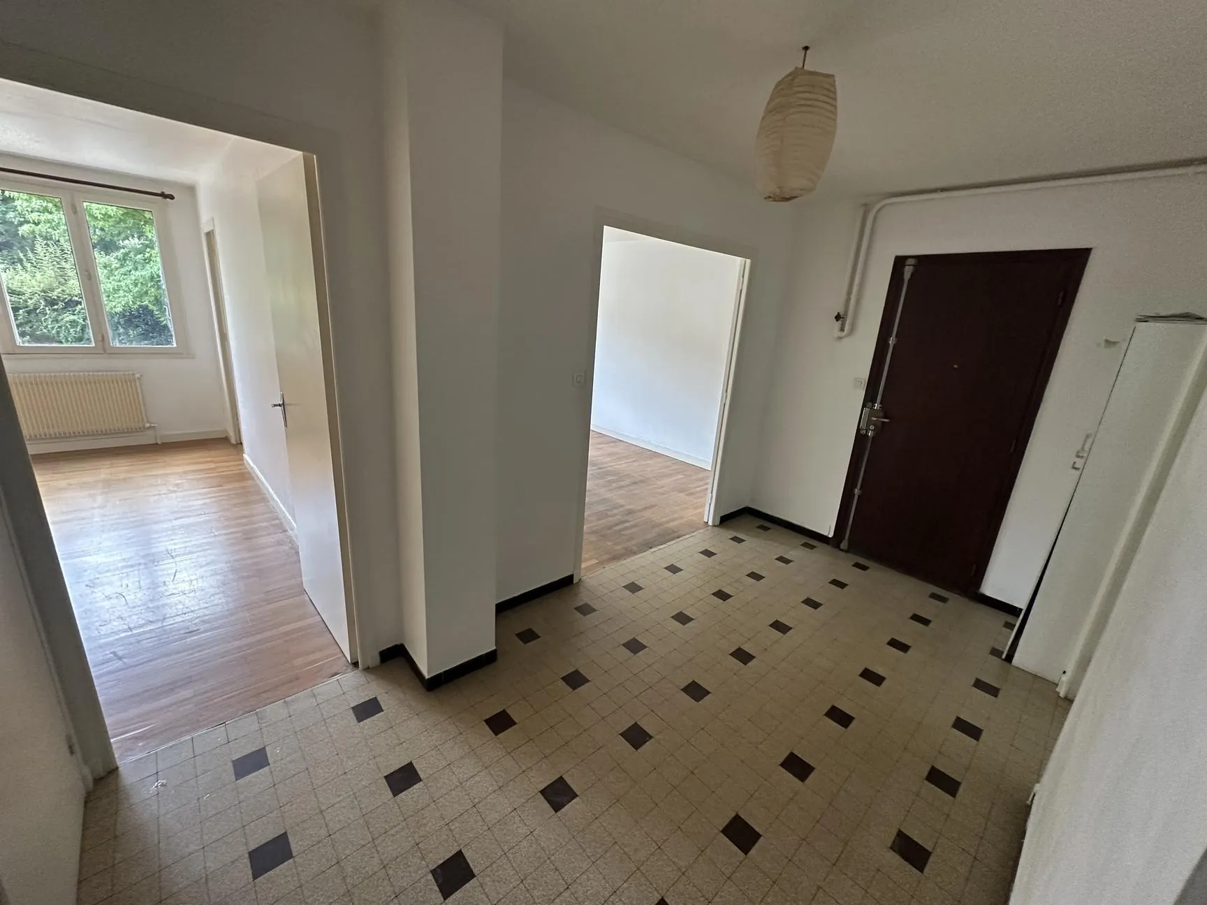 Appartement 3 pièces à Grenoble – 72 m² avec chauffage gaz, résidence au rez-de-chaussée 
