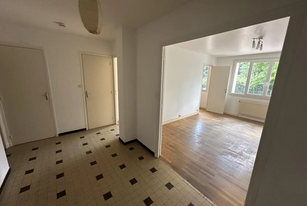 Appartement 3 pièces à Grenoble – 72 m² avec chauffage gaz, résidence au rez-de-chaussée 