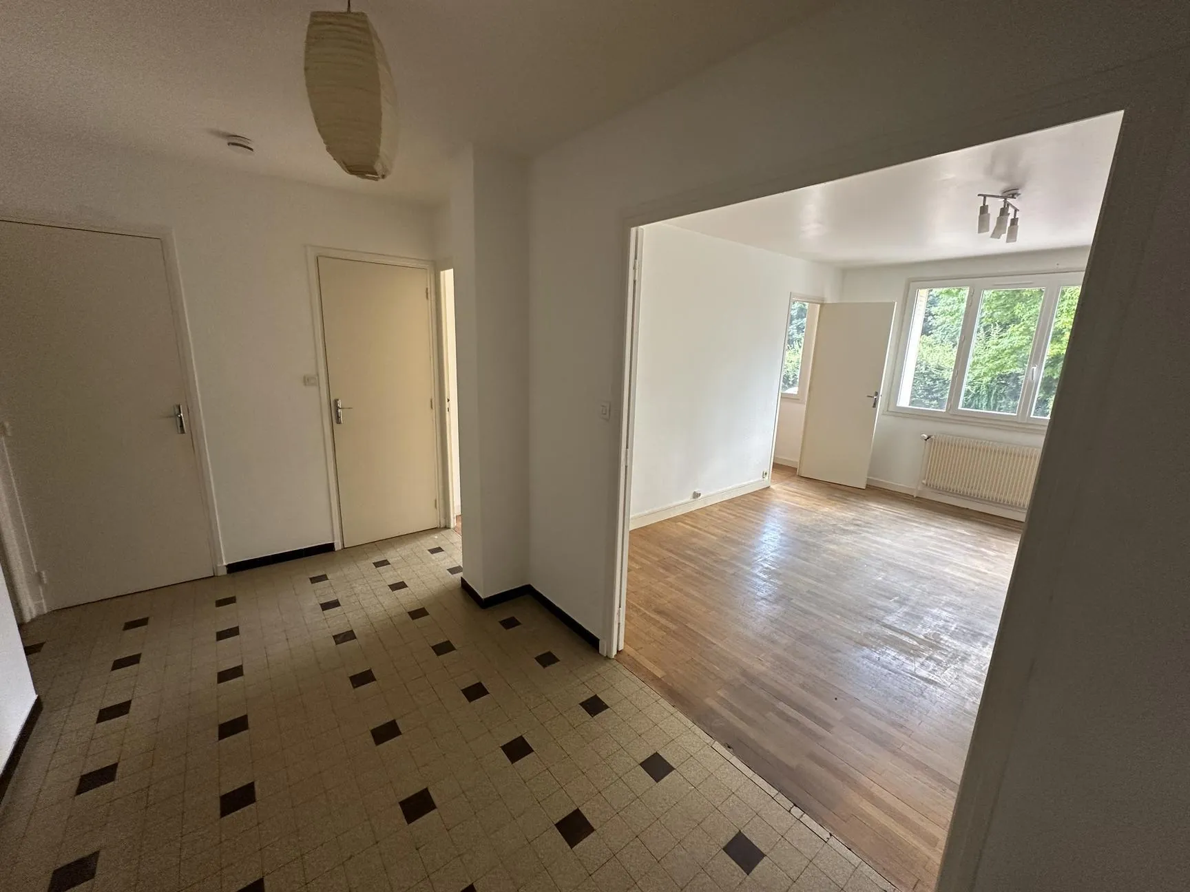 Appartement 3 pièces à Grenoble – 72 m² avec chauffage gaz, résidence au rez-de-chaussée 