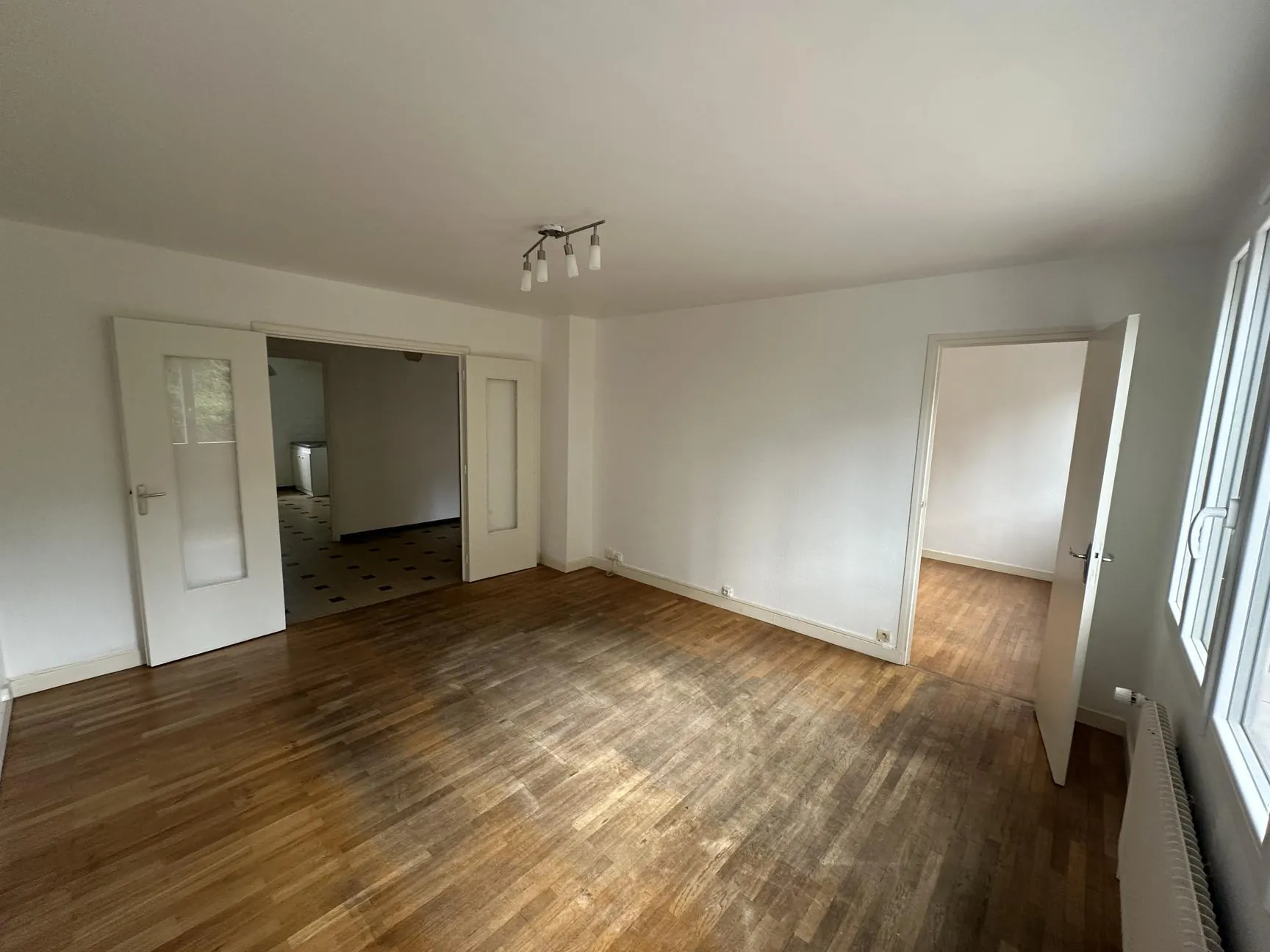 Appartement 3 pièces à Grenoble – 72 m² avec chauffage gaz, résidence au rez-de-chaussée 