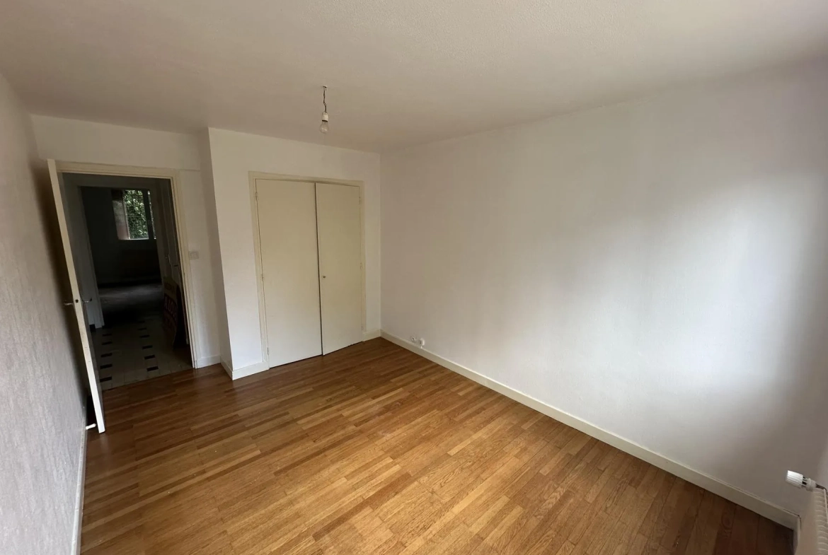Appartement 3 pièces à Grenoble – 72 m² avec chauffage gaz, résidence au rez-de-chaussée 