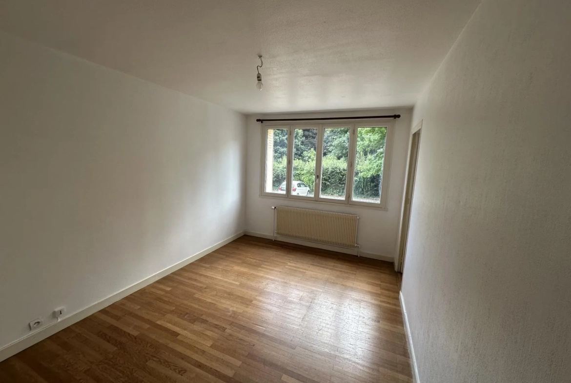 Appartement 3 pièces à Grenoble – 72 m² avec chauffage gaz, résidence au rez-de-chaussée 