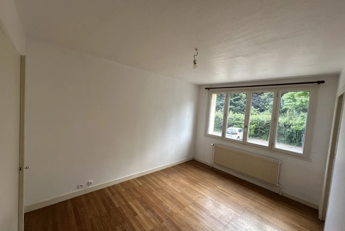 Appartement 3 pièces à Grenoble – 72 m² avec chauffage gaz, résidence au rez-de-chaussée 