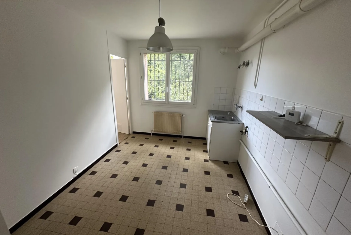 Appartement 3 pièces à Grenoble – 72 m² avec chauffage gaz, résidence au rez-de-chaussée 