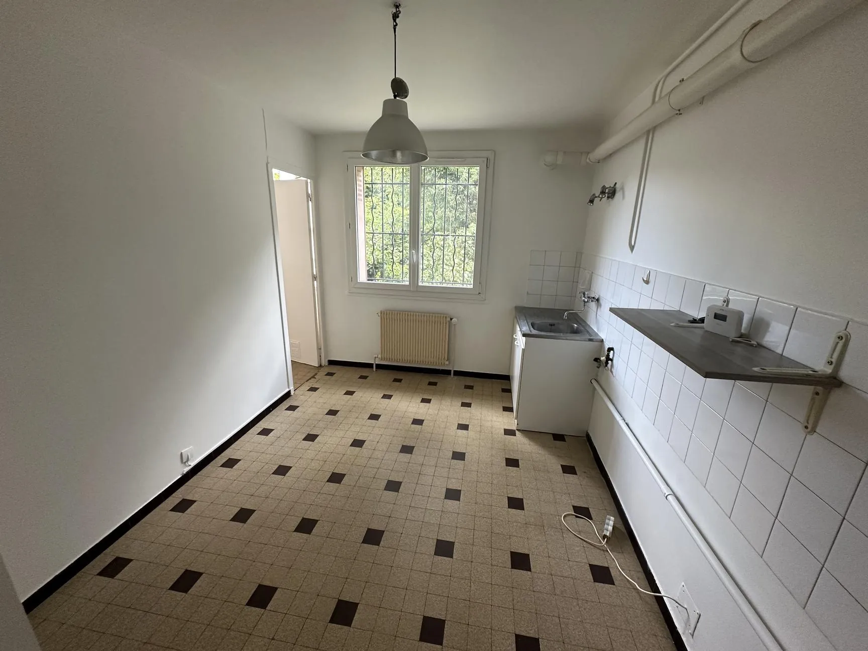 Appartement 3 pièces à Grenoble – 72 m² avec chauffage gaz, résidence au rez-de-chaussée 
