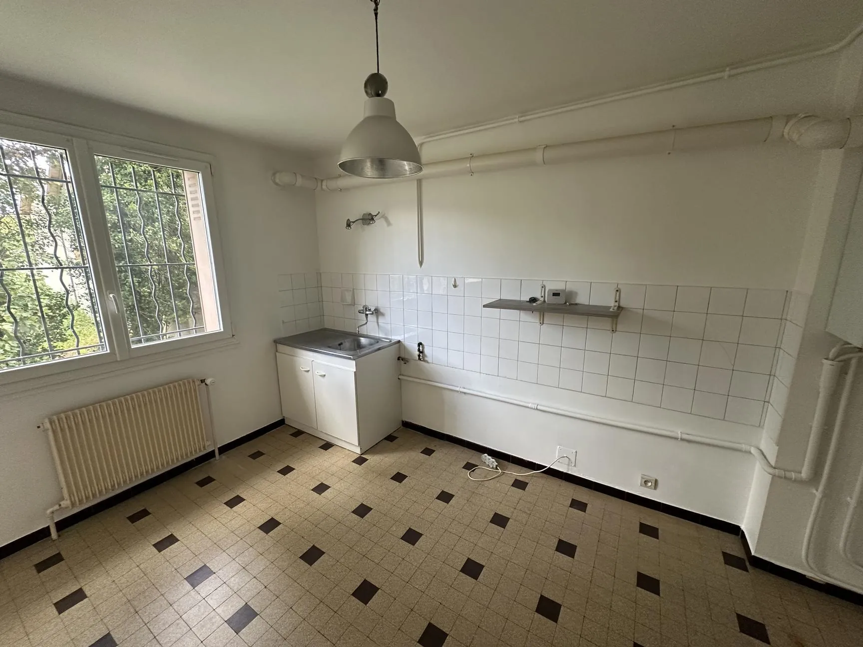 Appartement 3 pièces à Grenoble – 72 m² avec chauffage gaz, résidence au rez-de-chaussée 