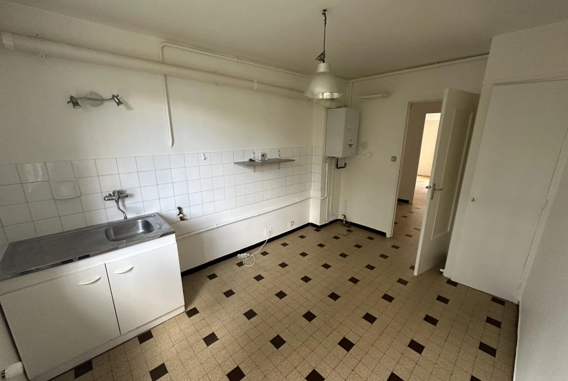 Appartement 3 pièces à Grenoble – 72 m² avec chauffage gaz, résidence au rez-de-chaussée 