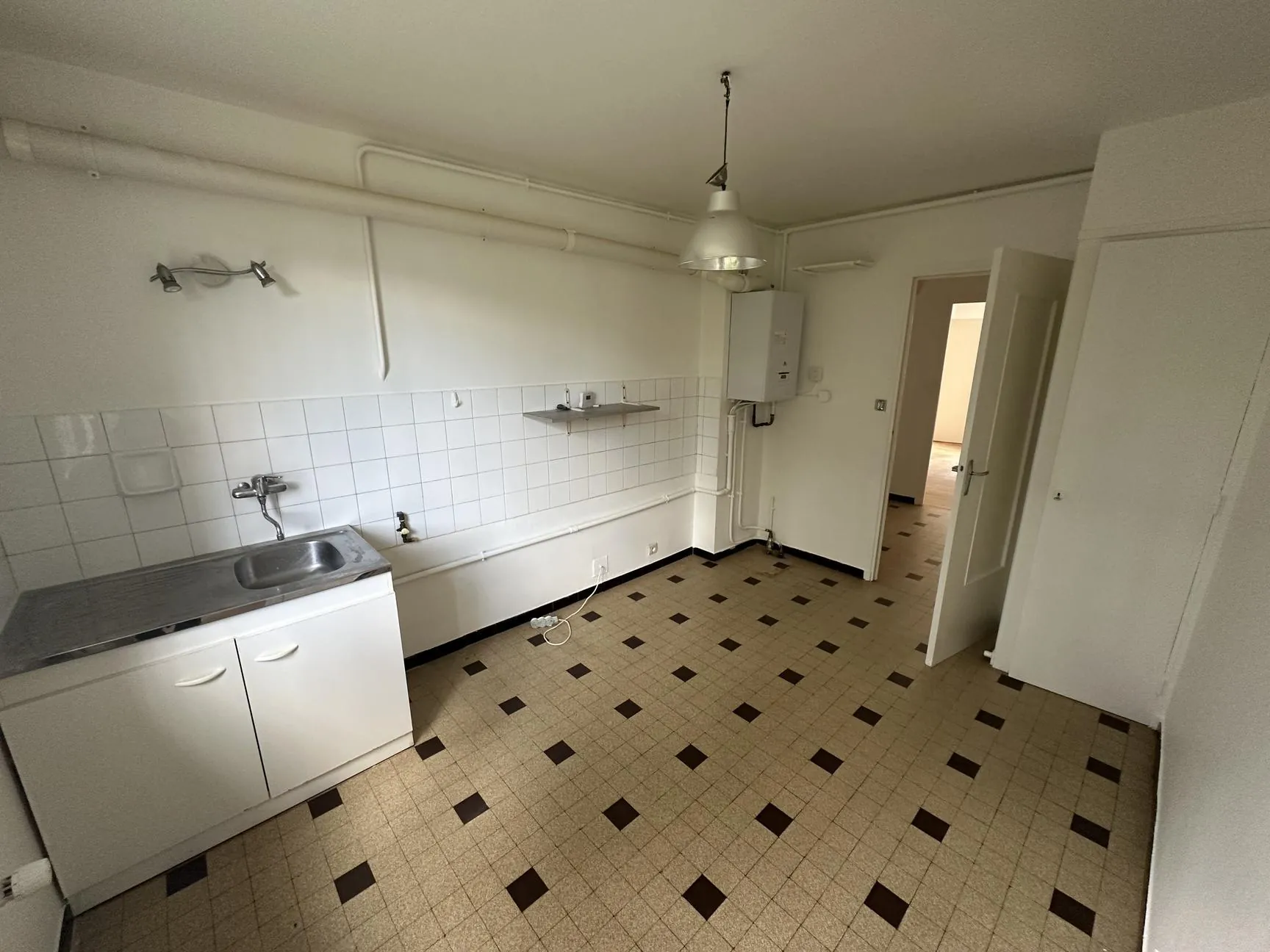 Appartement 3 pièces à Grenoble – 72 m² avec chauffage gaz, résidence au rez-de-chaussée 