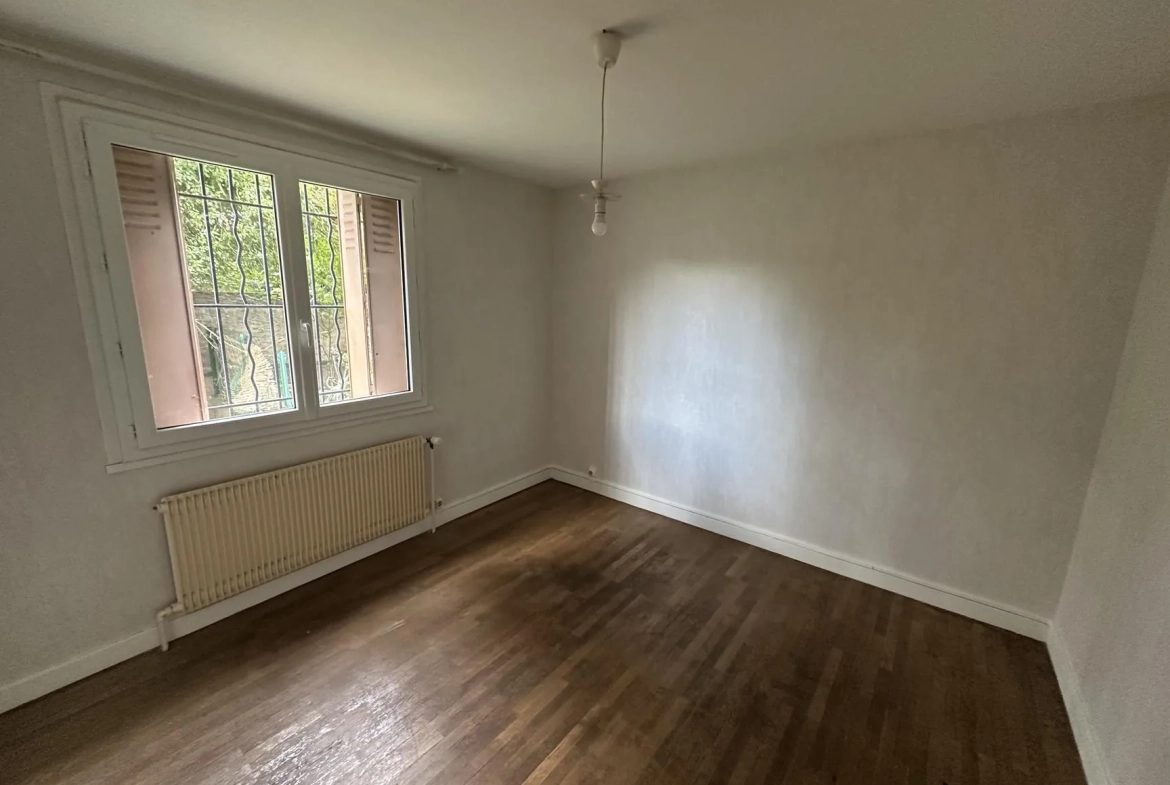 Appartement 3 pièces à Grenoble – 72 m² avec chauffage gaz, résidence au rez-de-chaussée 