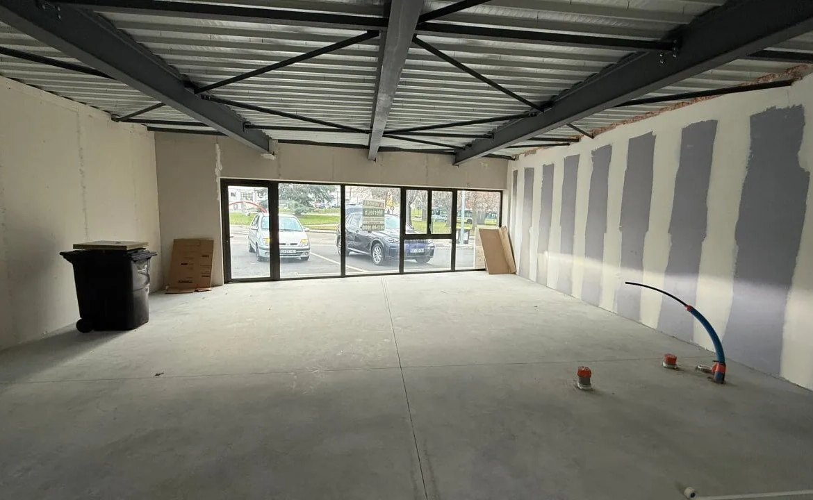 Local d'activité de 82 m² à Firminy pour praticiens ou vente de produits 