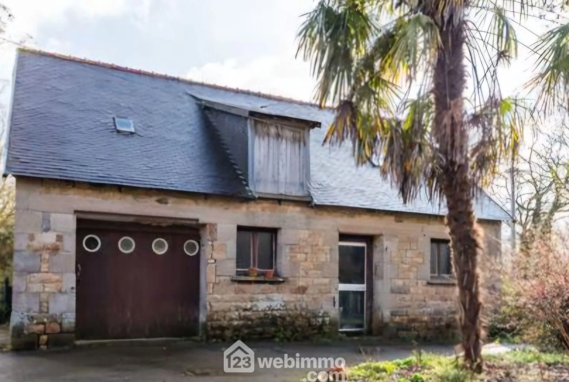 Ancienne ferme à rénover à Prat, terrain de plus d'1 hectare dans les Côtes d'Armor 