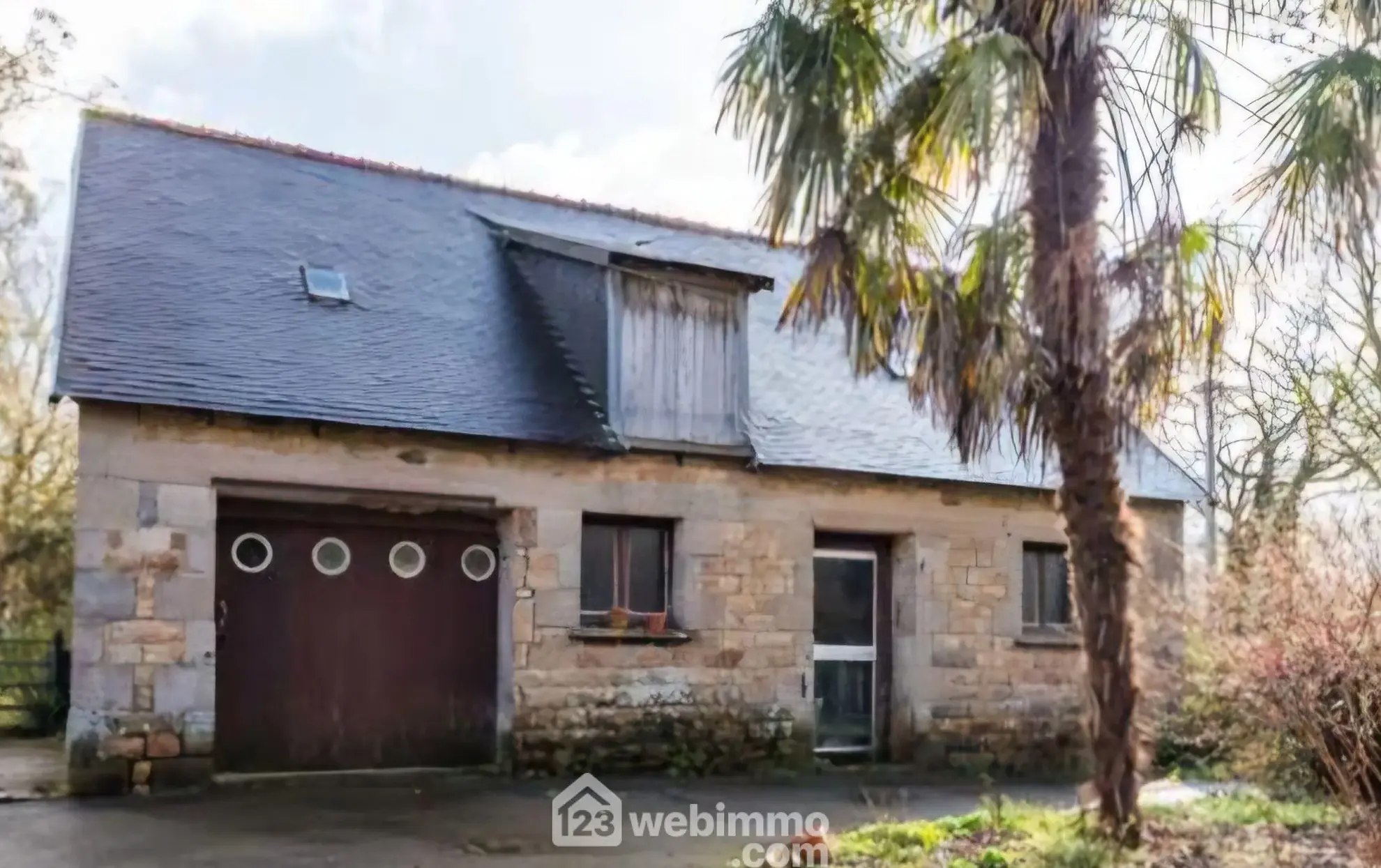 Ancienne ferme à rénover à Prat, terrain de plus d'1 hectare dans les Côtes d'Armor 