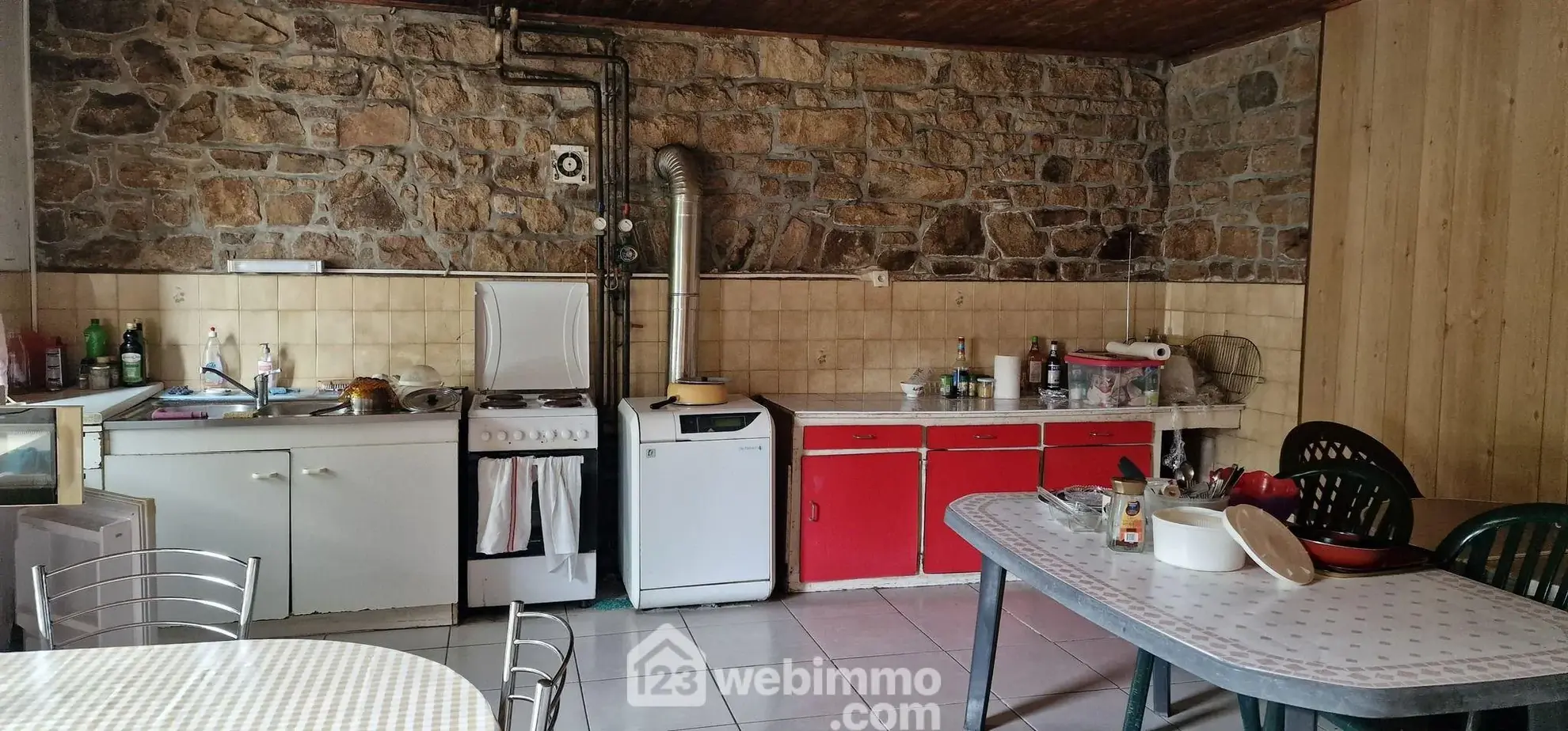 Ancienne ferme à rénover à Prat, terrain de plus d'1 hectare dans les Côtes d'Armor 