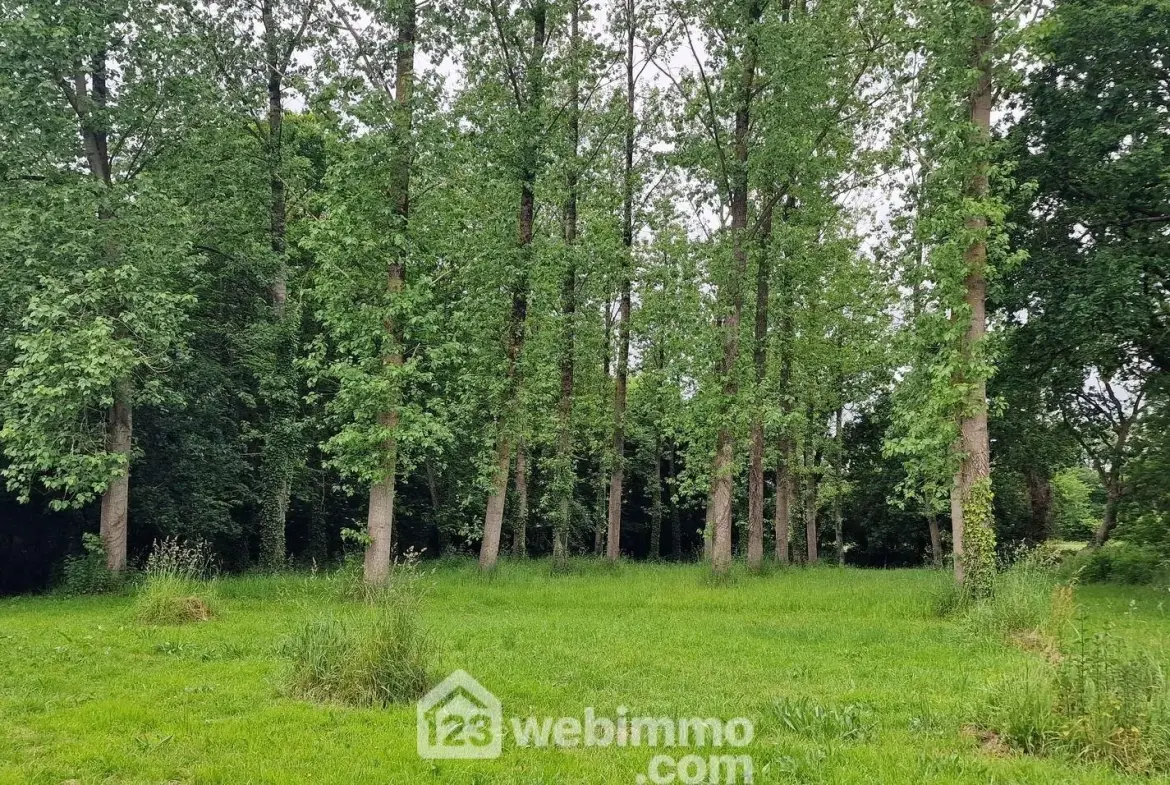 Ancienne ferme à rénover à Prat, terrain de plus d'1 hectare dans les Côtes d'Armor 