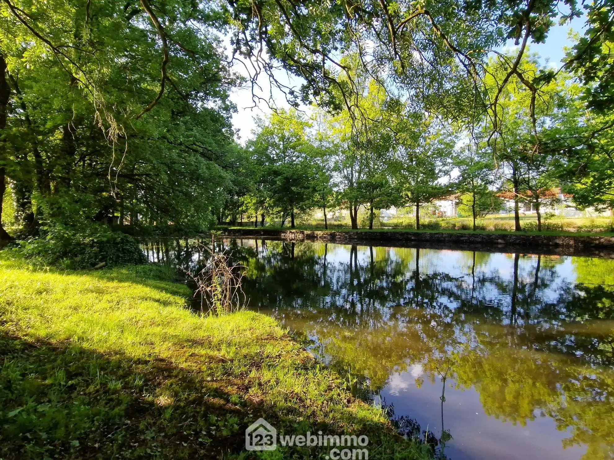 Terrain constructible de 3079 m² à Venansault, environnement naturel et proche La Roche 