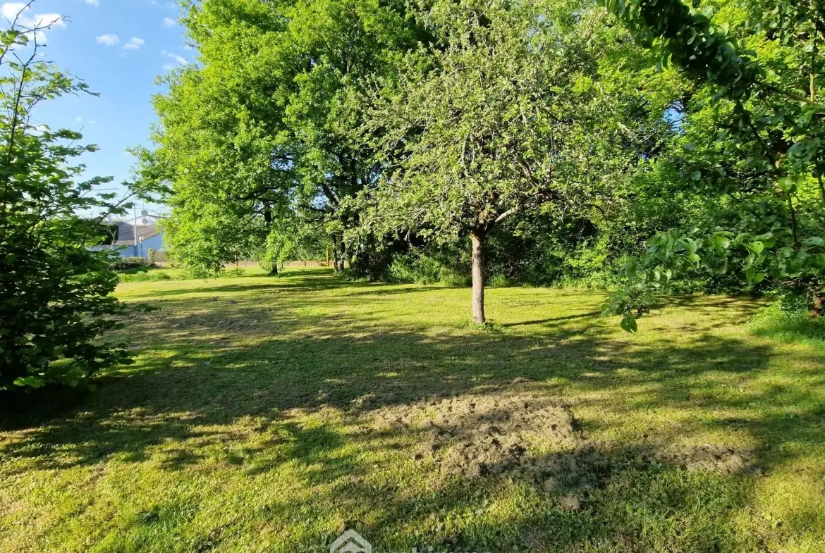 Terrain constructible de 3079 m² à Venansault, environnement naturel et proche La Roche 