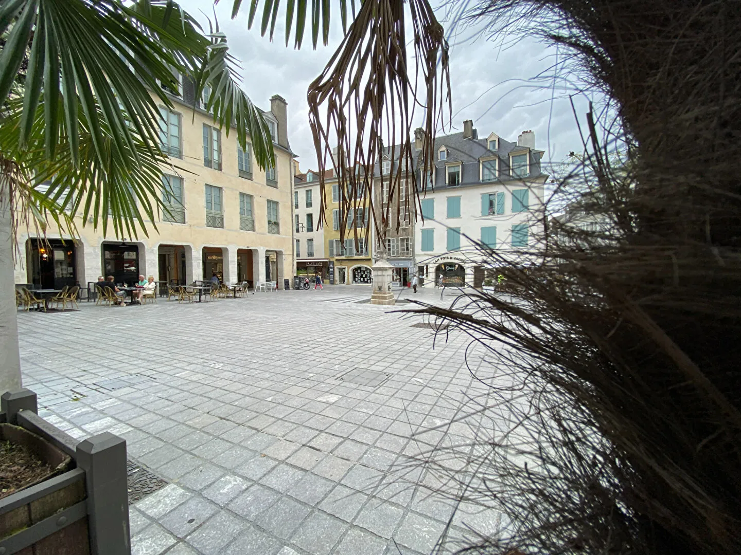 Studio rénové de 24 m² à Pau cœur du quartier historique, opportunité d'investissement 