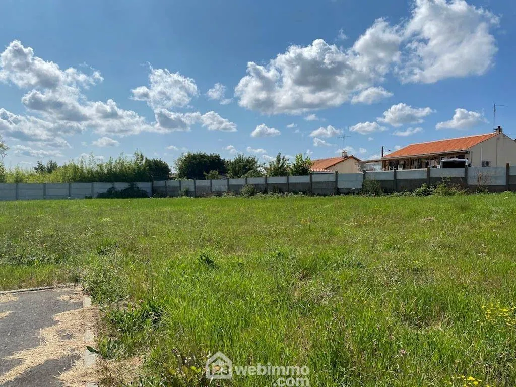 Terrain constructible de 1194 m² à Saint Macaire en Mauges, proche Nantes et Cholet 
