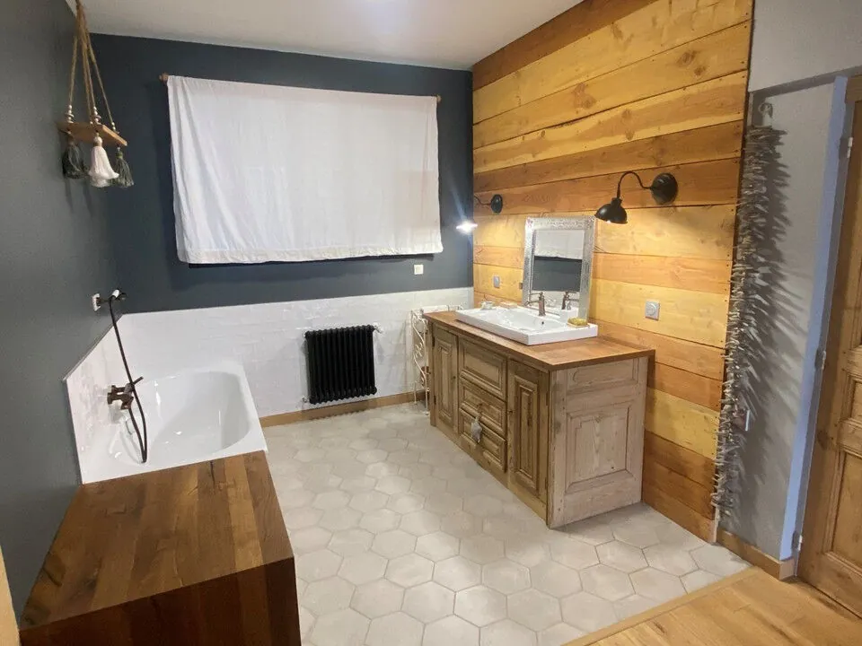 Appartement atypique de 85 m² avec jardin privé à Saint Victor sur Loire 