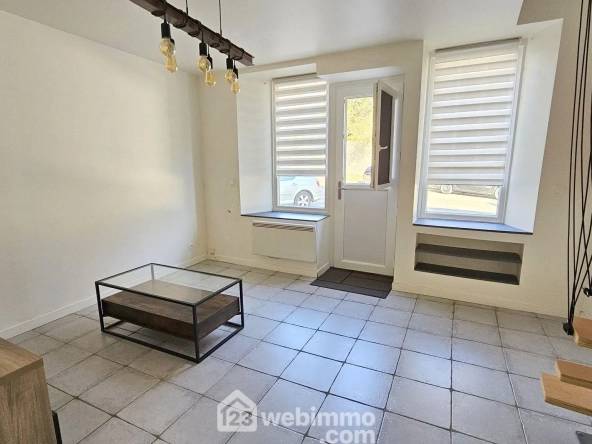Maison de ville rénovée de 45m² à Vert-le-Grand, calme et prête à vivre