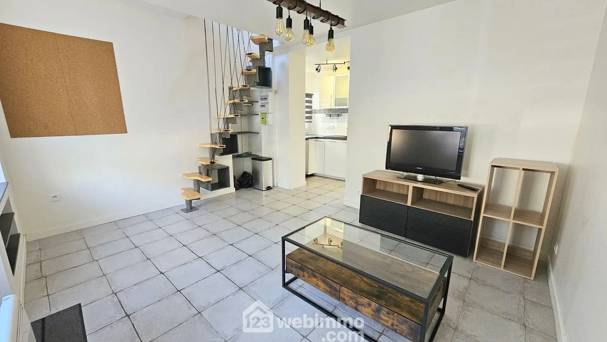 Maison de ville rénovée de 45m² à Vert-le-Grand, calme et prête à vivre 