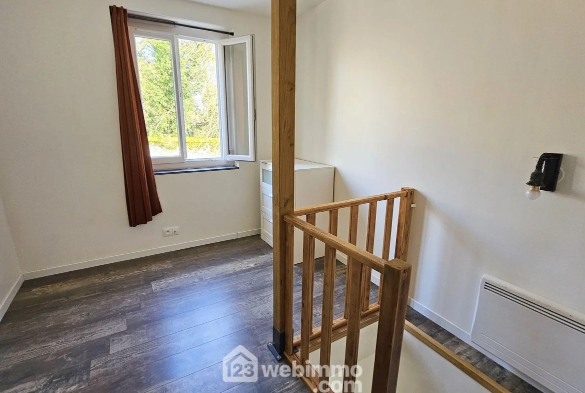 Maison de ville rénovée de 45m² à Vert-le-Grand, calme et prête à vivre 