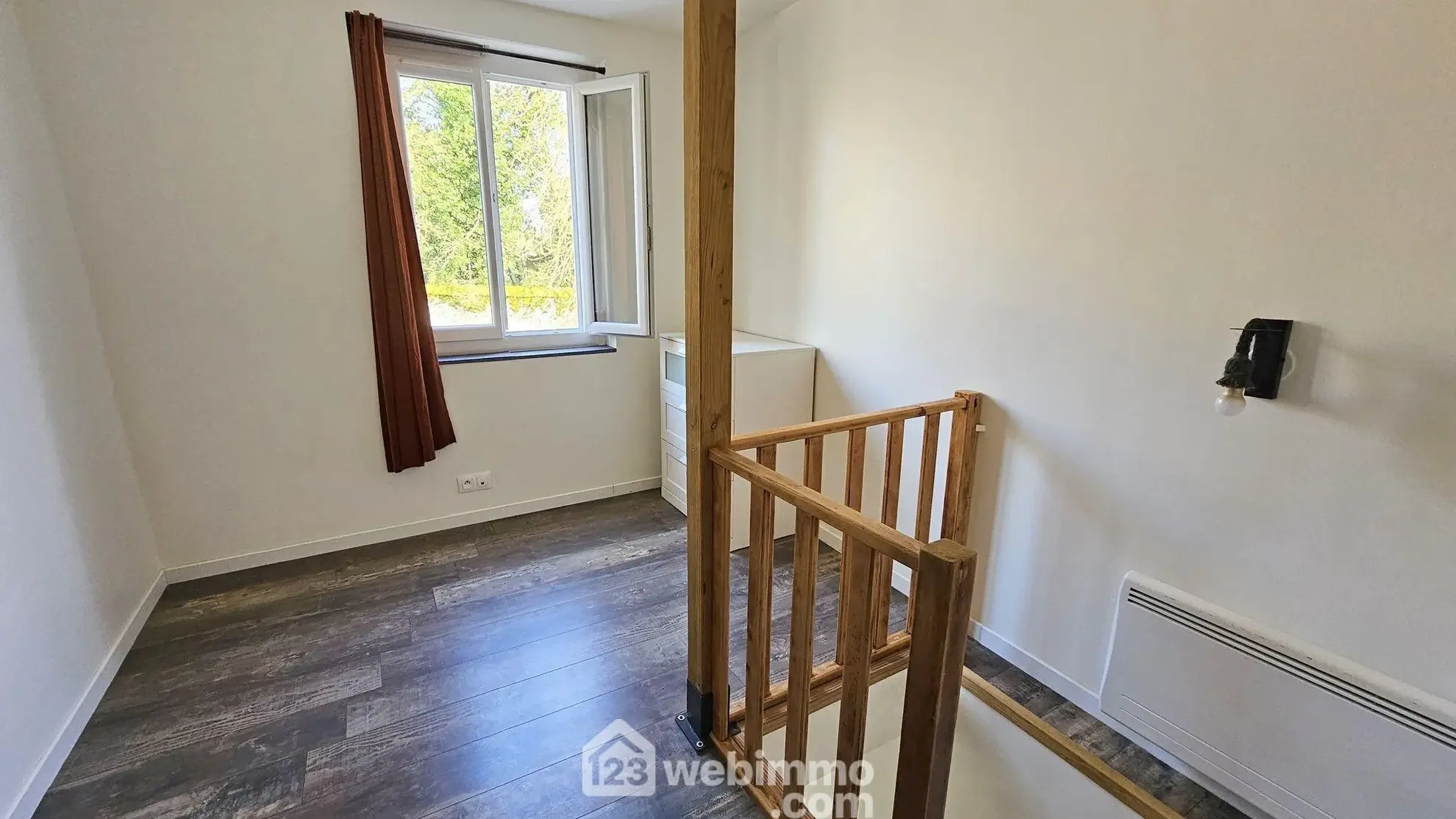 Maison de ville rénovée de 45m² à Vert-le-Grand, calme et prête à vivre 