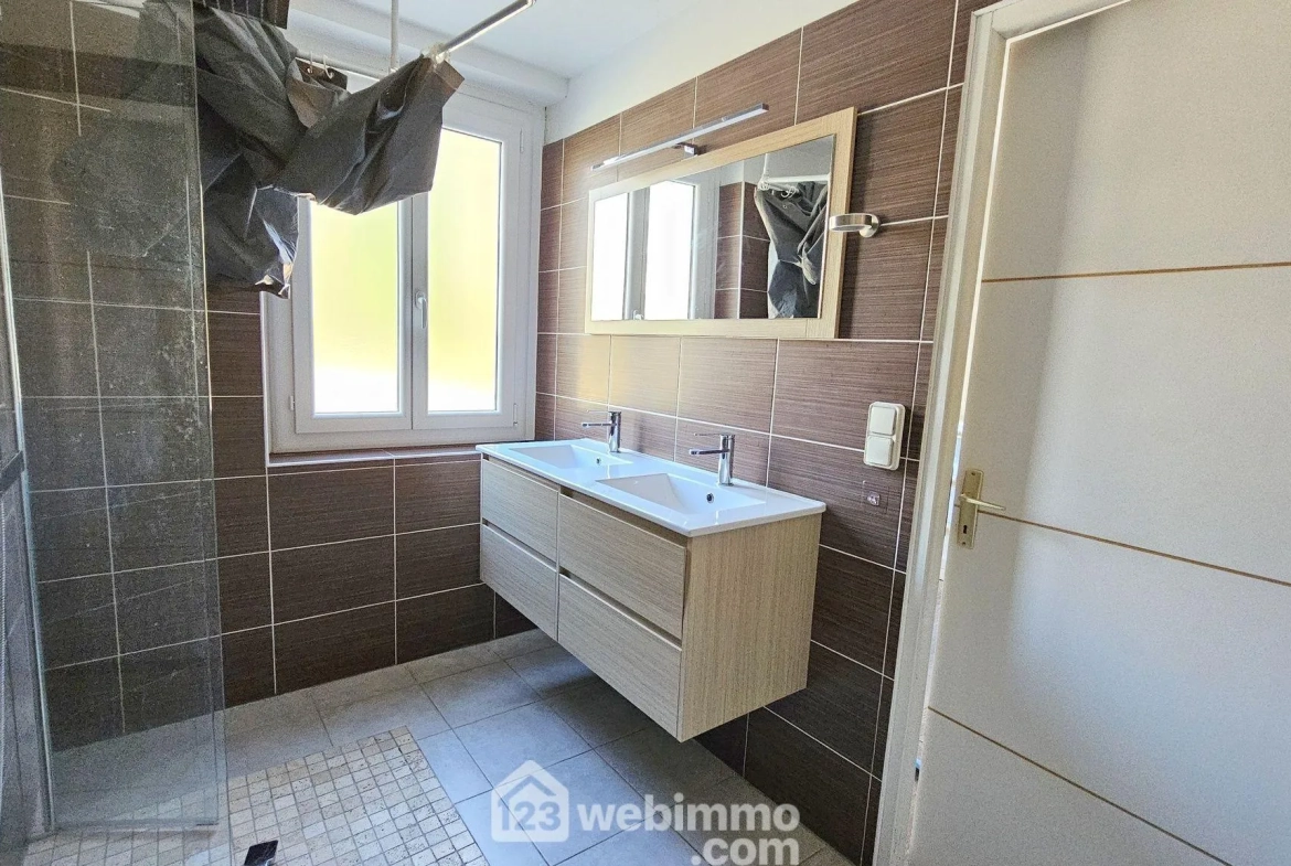 Maison de ville rénovée de 45m² à Vert-le-Grand, calme et prête à vivre 