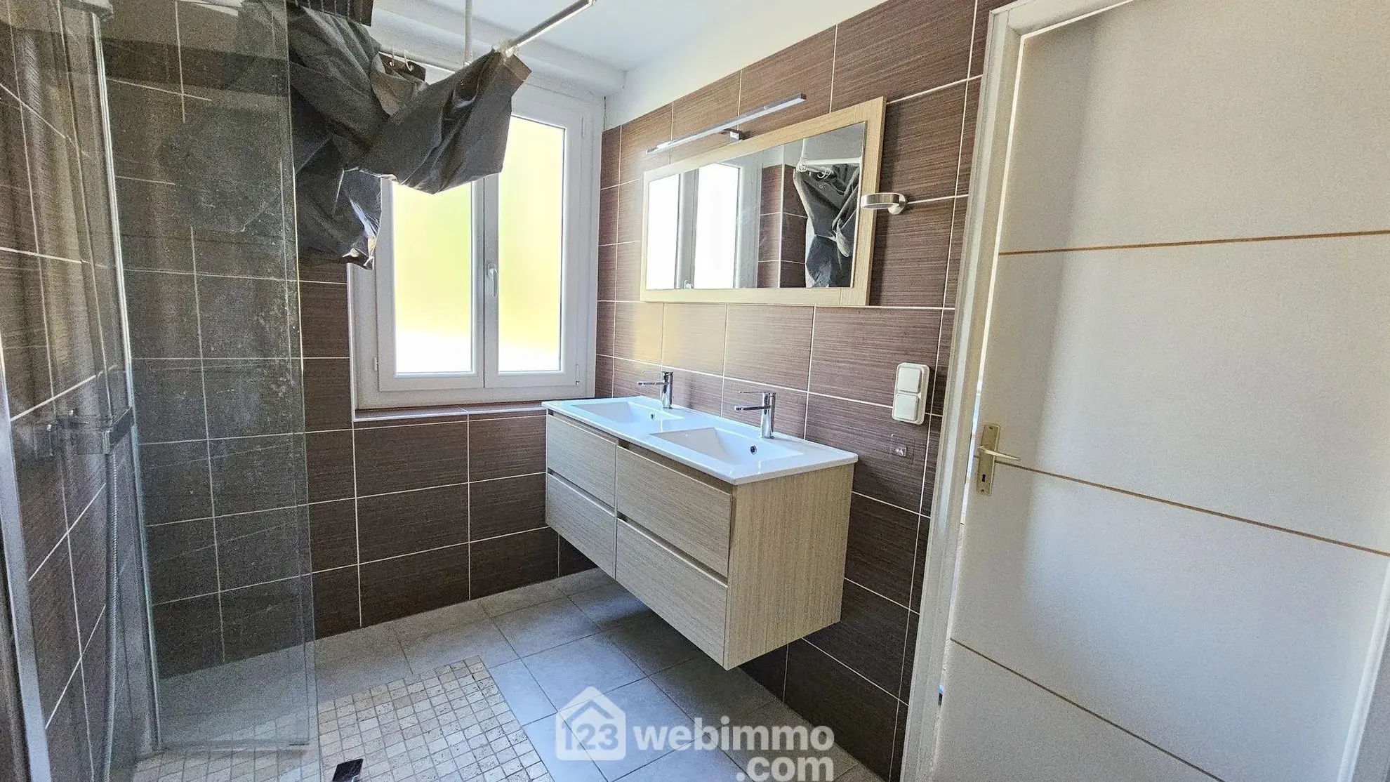 Maison de ville rénovée de 45m² à Vert-le-Grand, calme et prête à vivre 