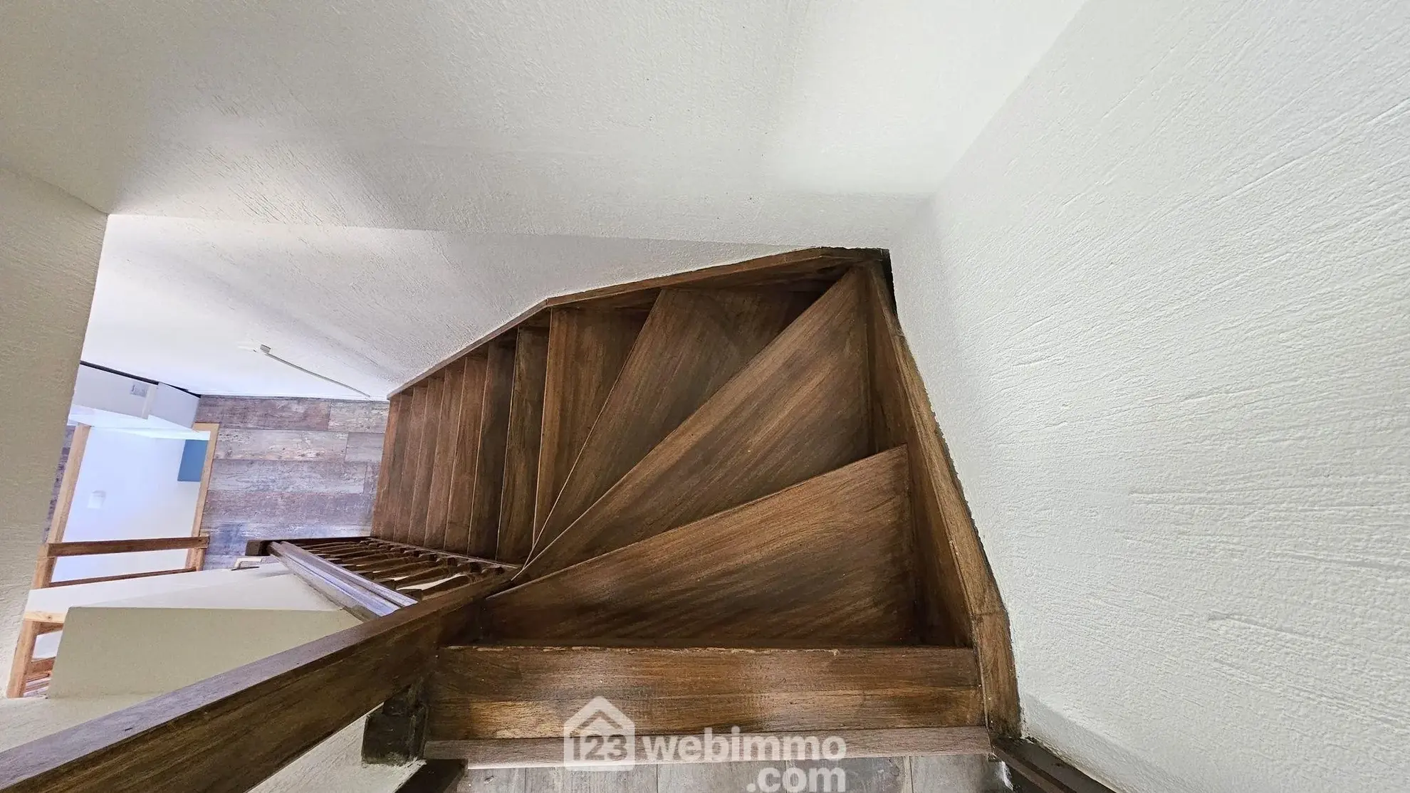 Maison de ville rénovée de 45m² à Vert-le-Grand, calme et prête à vivre 