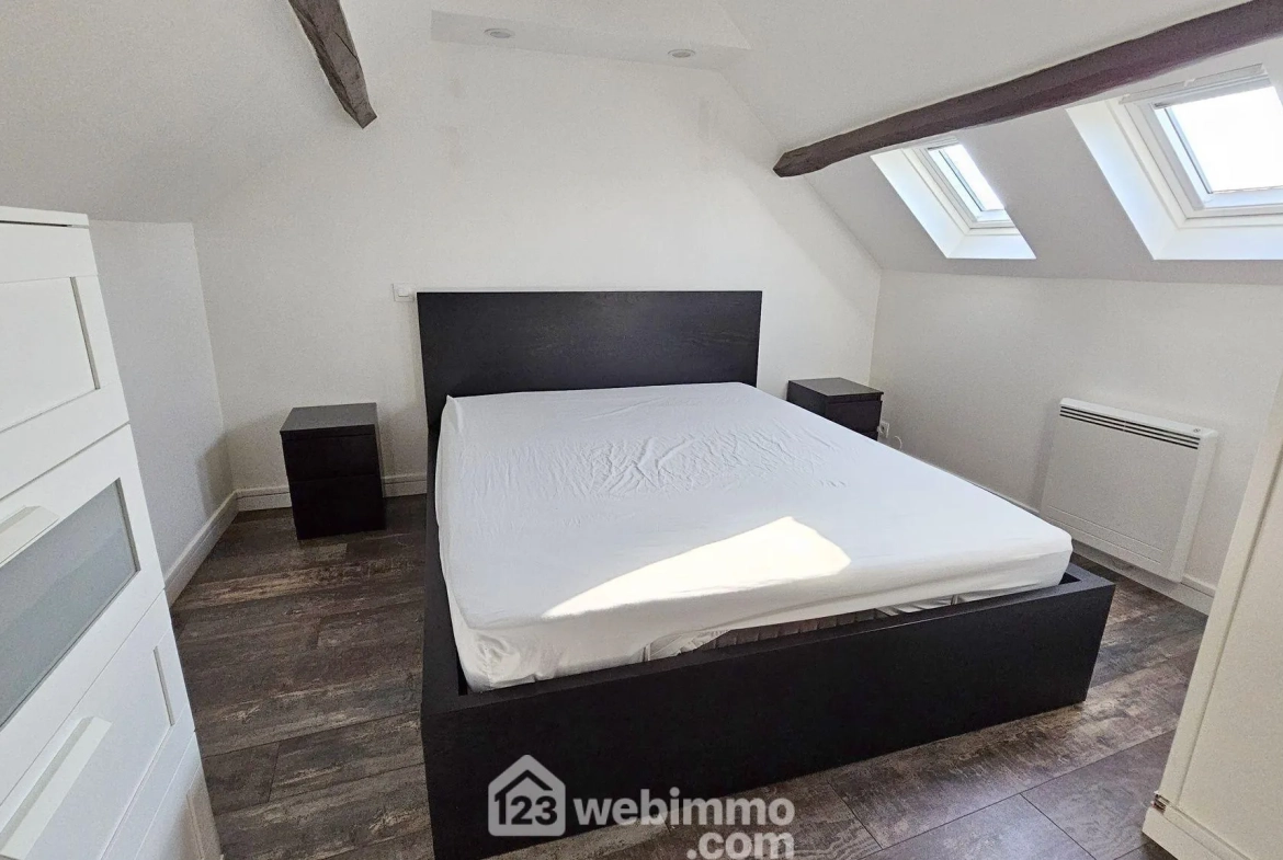 Maison de ville rénovée de 45m² à Vert-le-Grand, calme et prête à vivre 