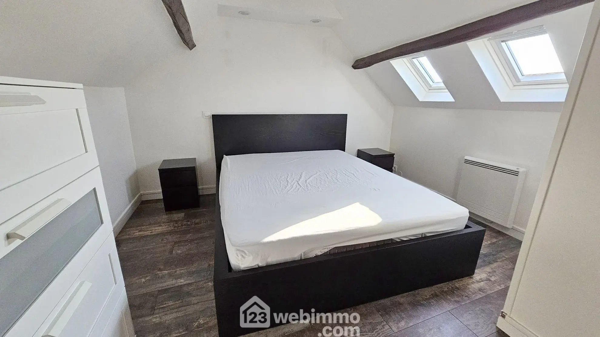 Maison de ville rénovée de 45m² à Vert-le-Grand, calme et prête à vivre 