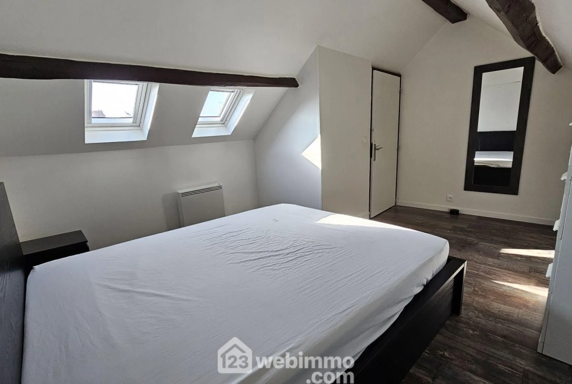 Maison de ville rénovée de 45m² à Vert-le-Grand, calme et prête à vivre 