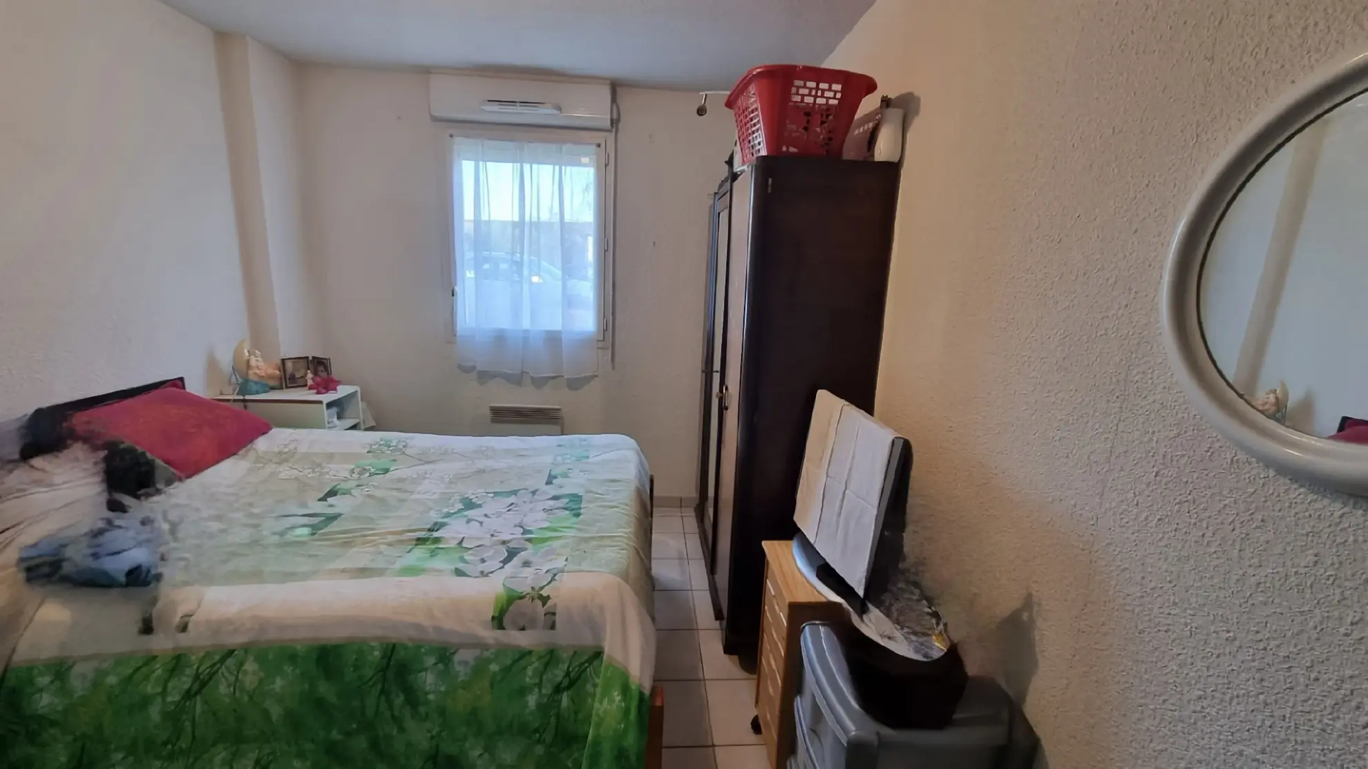 Appartement à vendre à Villerest - 41 m², sécurisé, loué, parking, terrasse 
