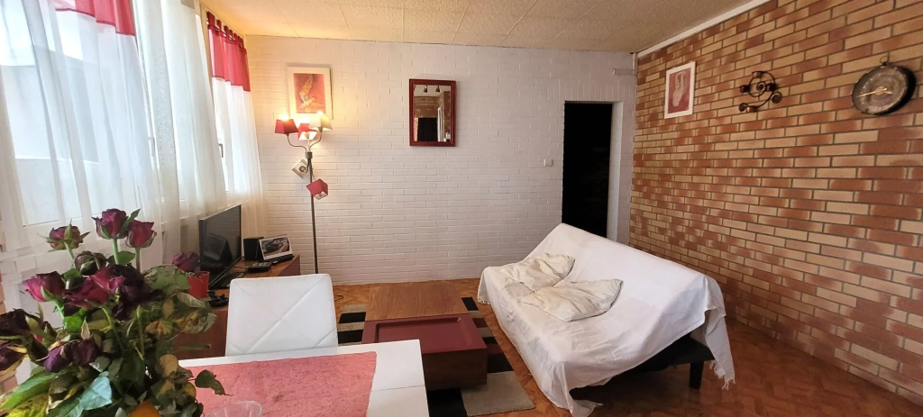 Appartement 5 pièces à Mourenx de 87 m² avec parking et proche commodités