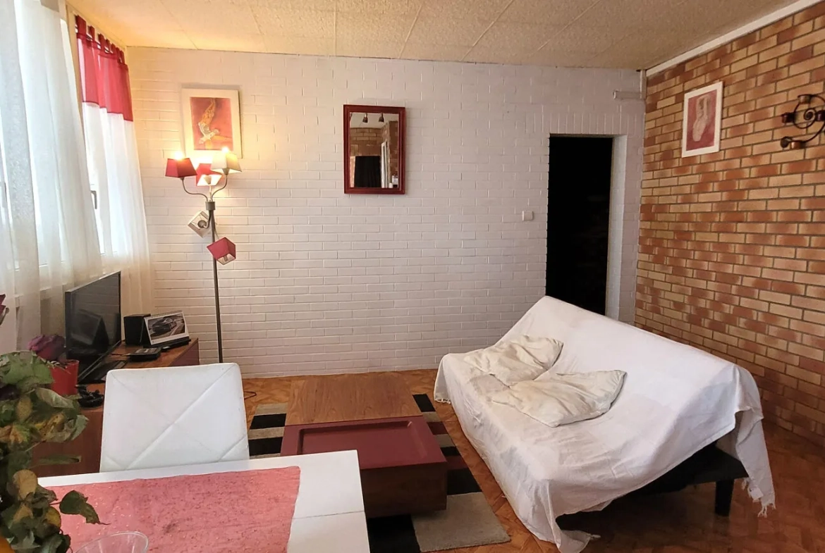Appartement 5 pièces à Mourenx de 87 m² avec parking et proche commodités 