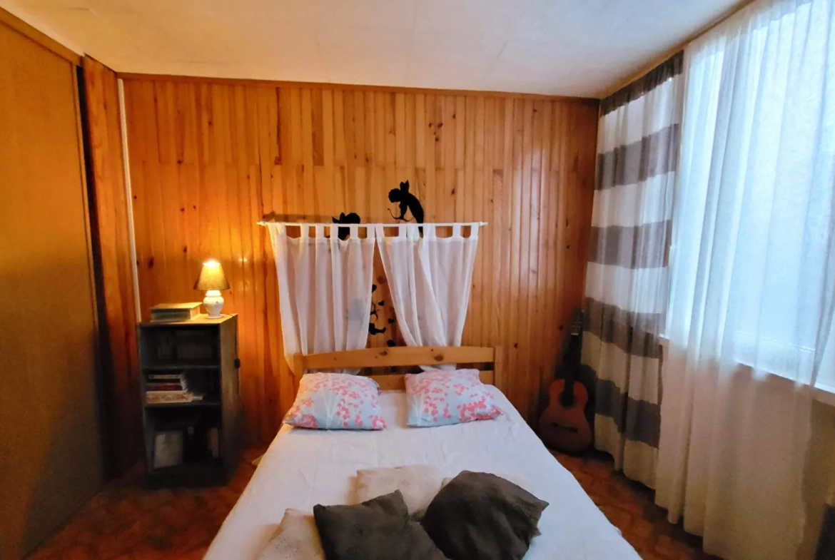Appartement 5 pièces à Mourenx de 87 m² avec parking et proche commodités 