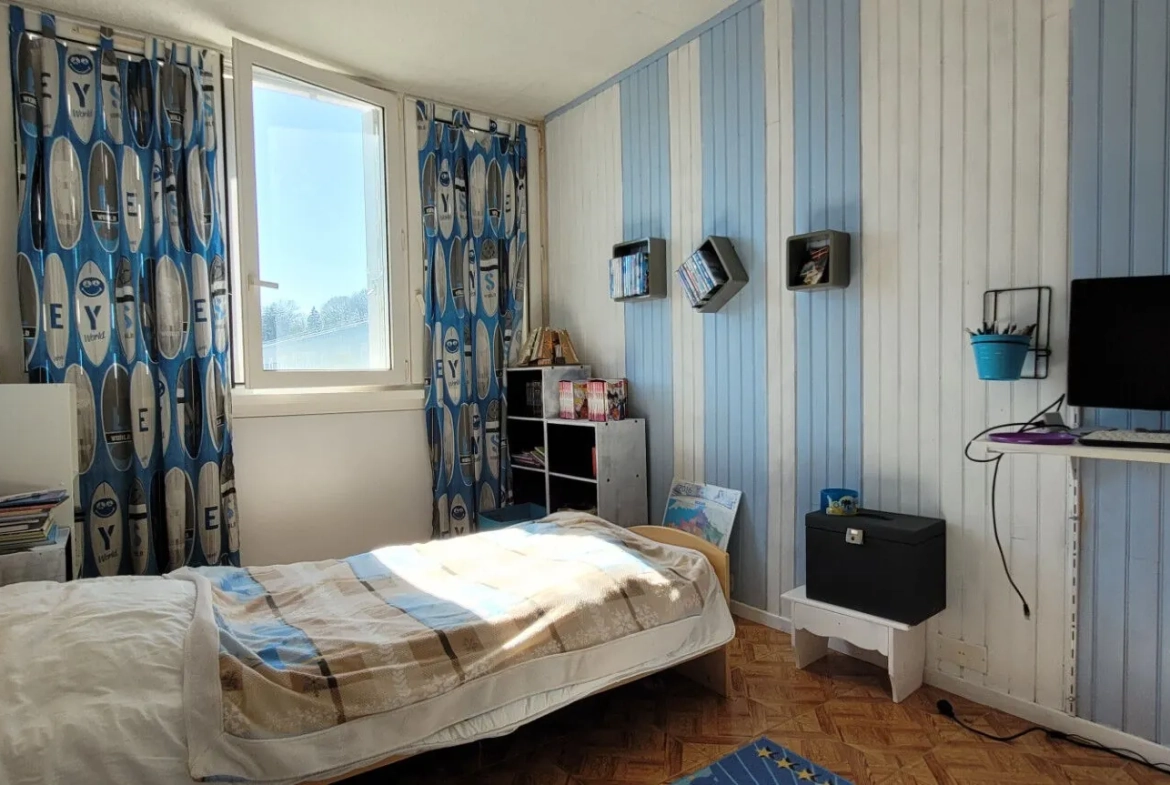 Appartement 5 pièces à Mourenx de 87 m² avec parking et proche commodités 
