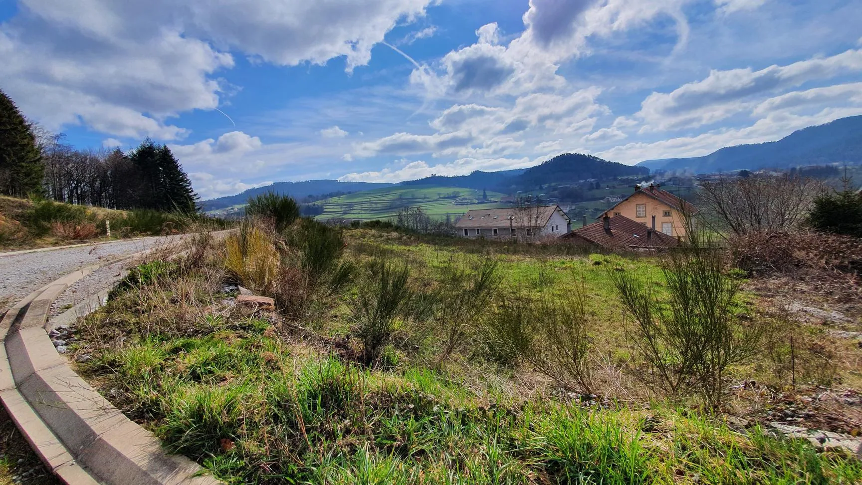 Terrain à bâtir constructible de 1024 m² à Lepanges-sur-Vologne 