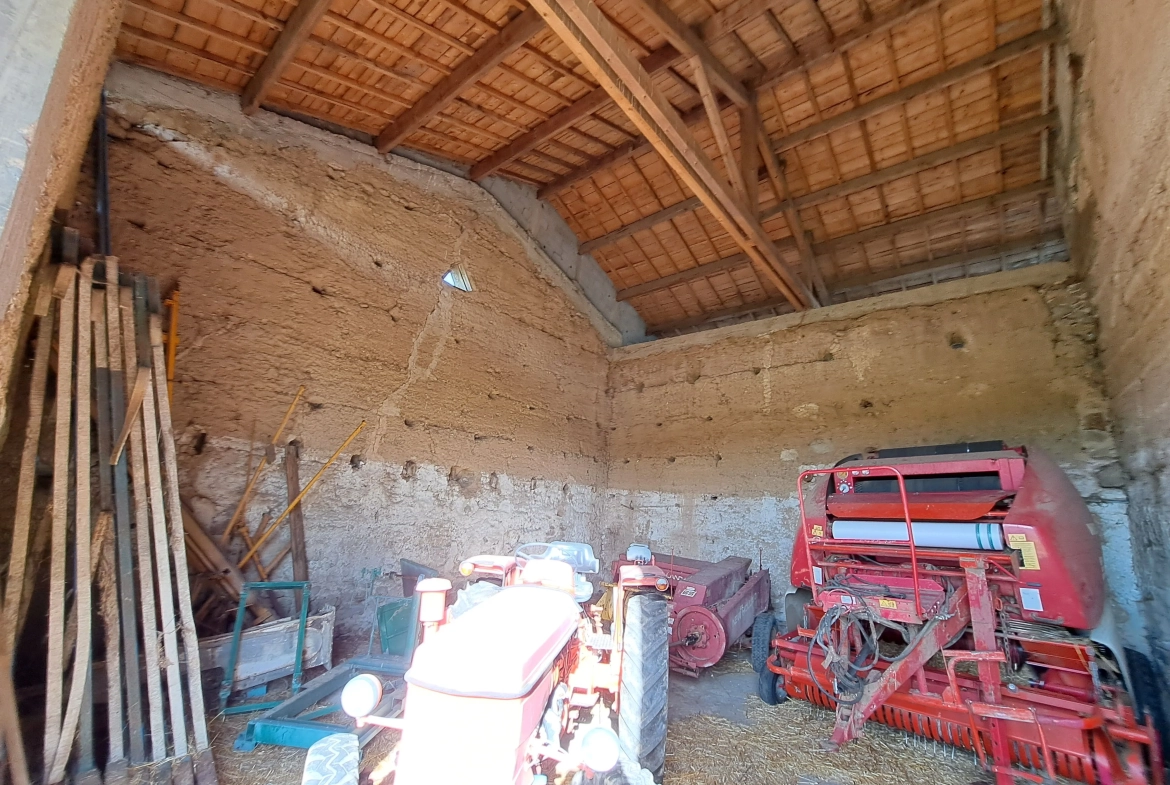 Propriété rurale à rénover avec potentiel à Ambert - 75 750 € 