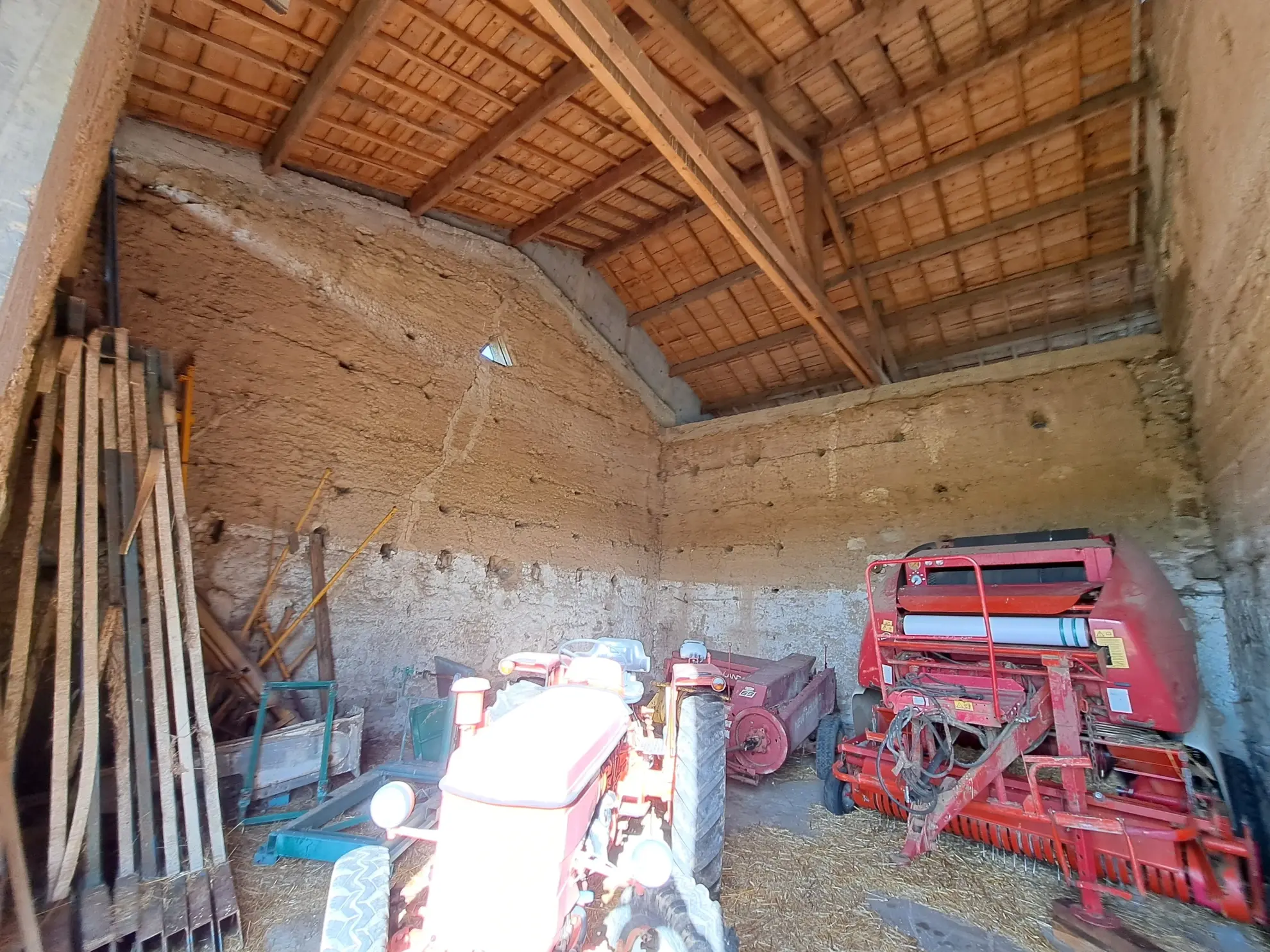 Propriété rurale à rénover avec potentiel à Ambert - 75 750 € 