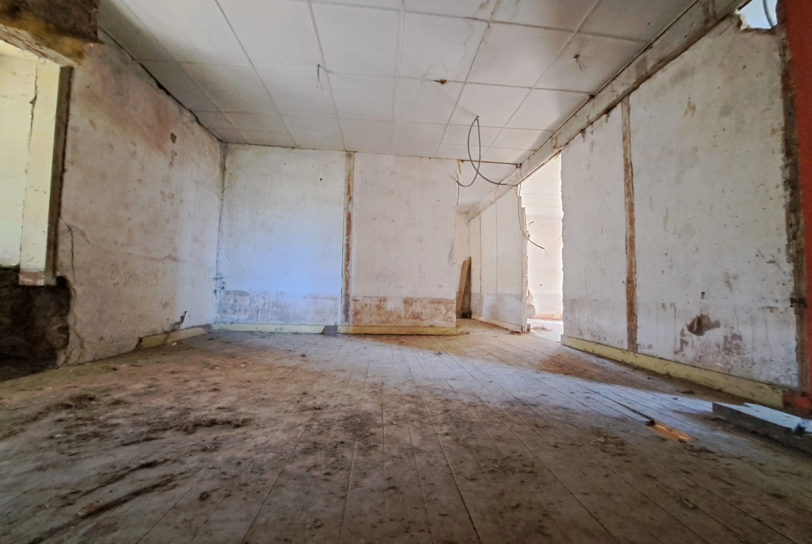 Propriété rurale à rénover avec potentiel à Ambert - 75 750 € 