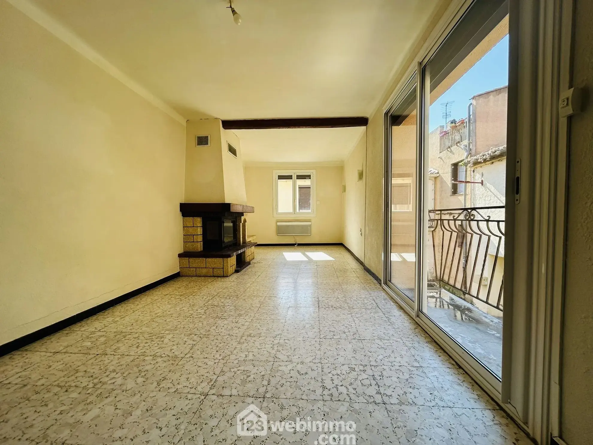 Maison de village à Estagel avec garage, 100 m², idéal résidence ou investissement 