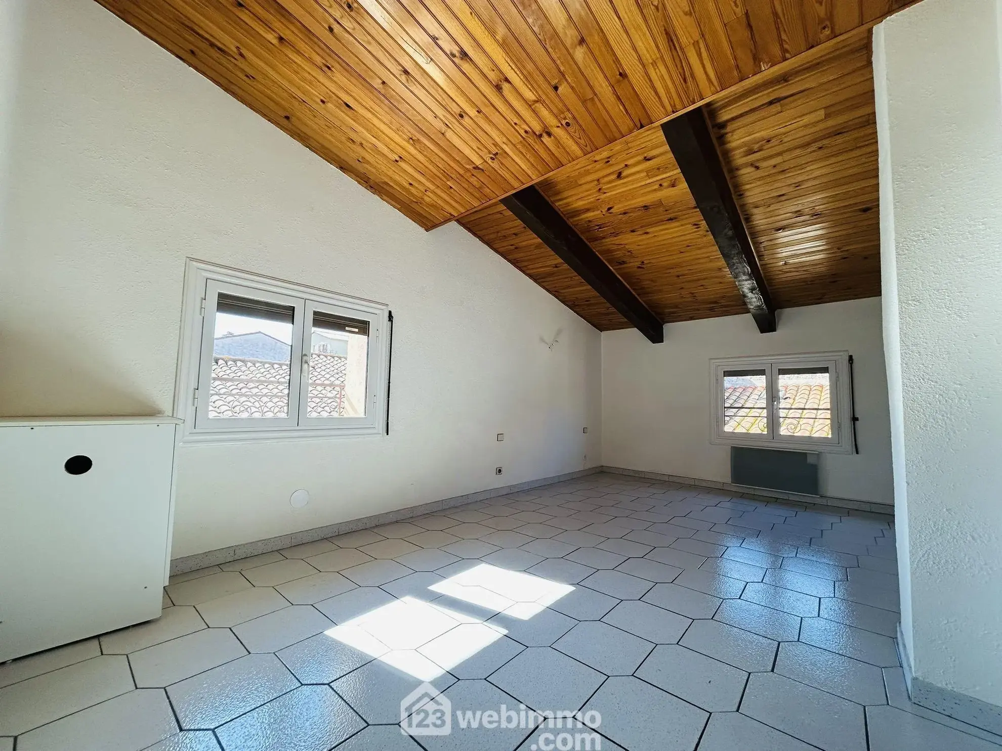 Maison de village à Estagel avec garage, 100 m², idéal résidence ou investissement 