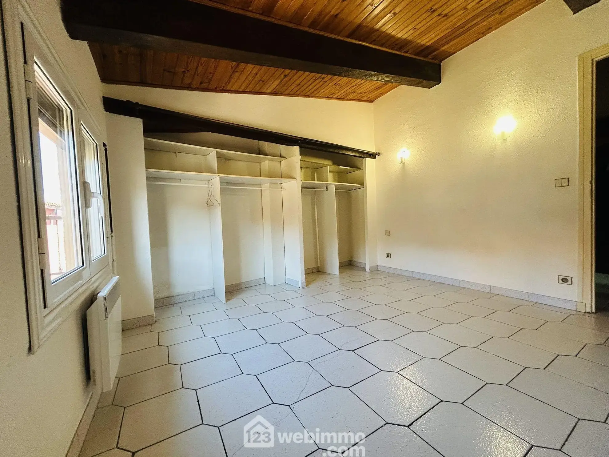 Maison de village à Estagel avec garage, 100 m², idéal résidence ou investissement 