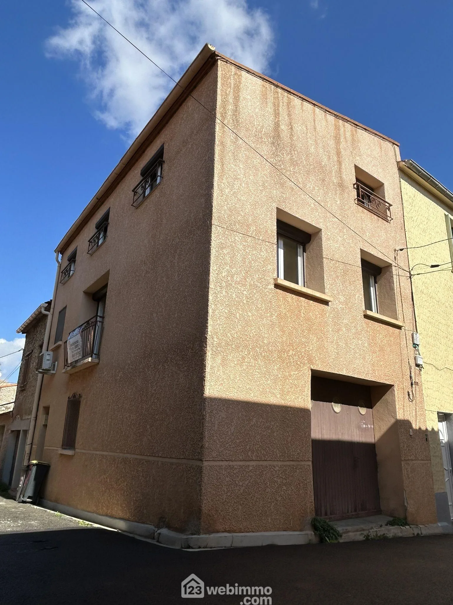 Maison de village à Estagel avec garage, 100 m², idéal résidence ou investissement 