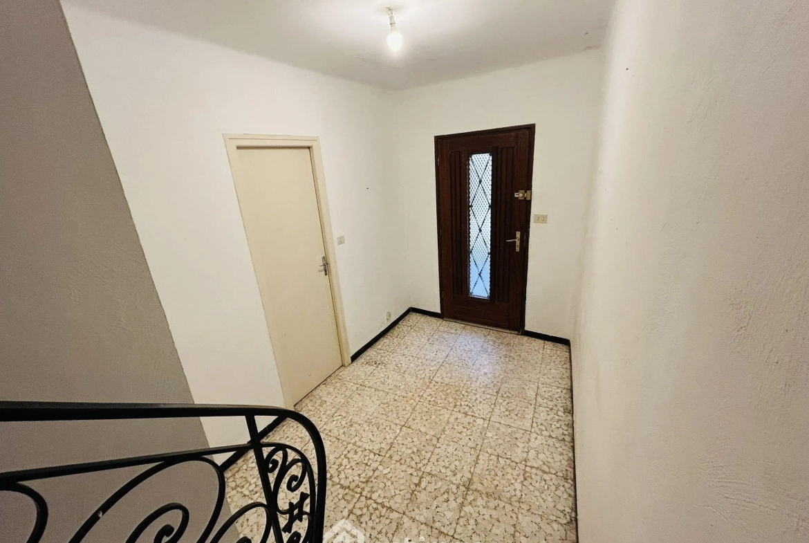 Maison de village à Estagel avec garage, 100 m², idéal résidence ou investissement 